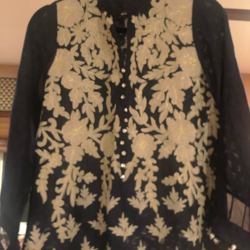 Agha Noor embroiled tunic